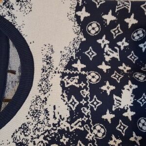 Fashion sweater (no brandcas is) I